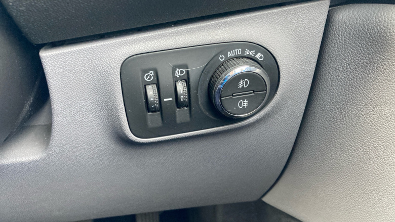 Vauxhall Corsa 1.4 SE Nav 5dr Petrol Hatchback